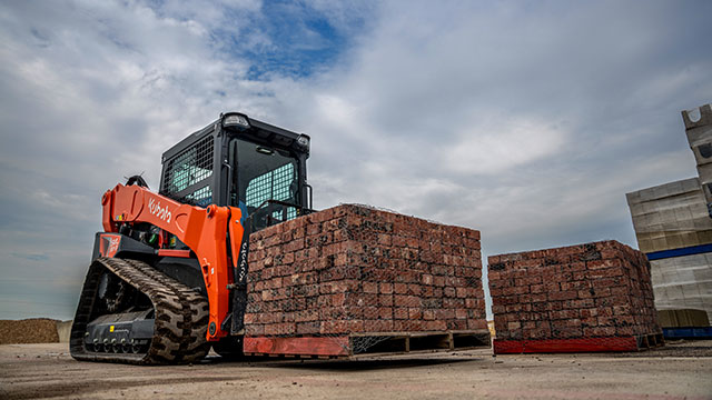 Selecting the Best Compact Track Loader for Your Project 